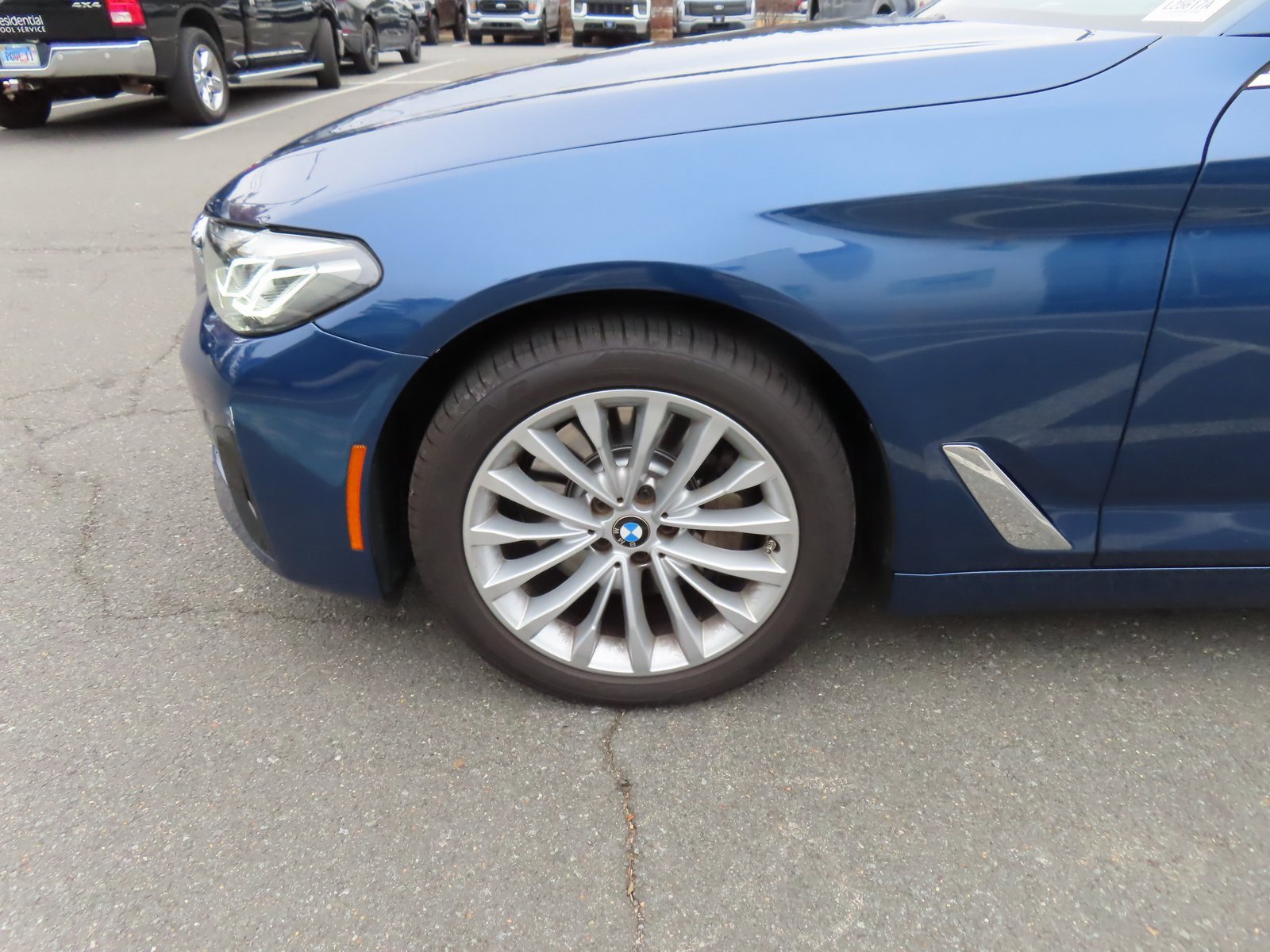 Used 2021 BMW 530i xDrive w/ Premium Package image 12