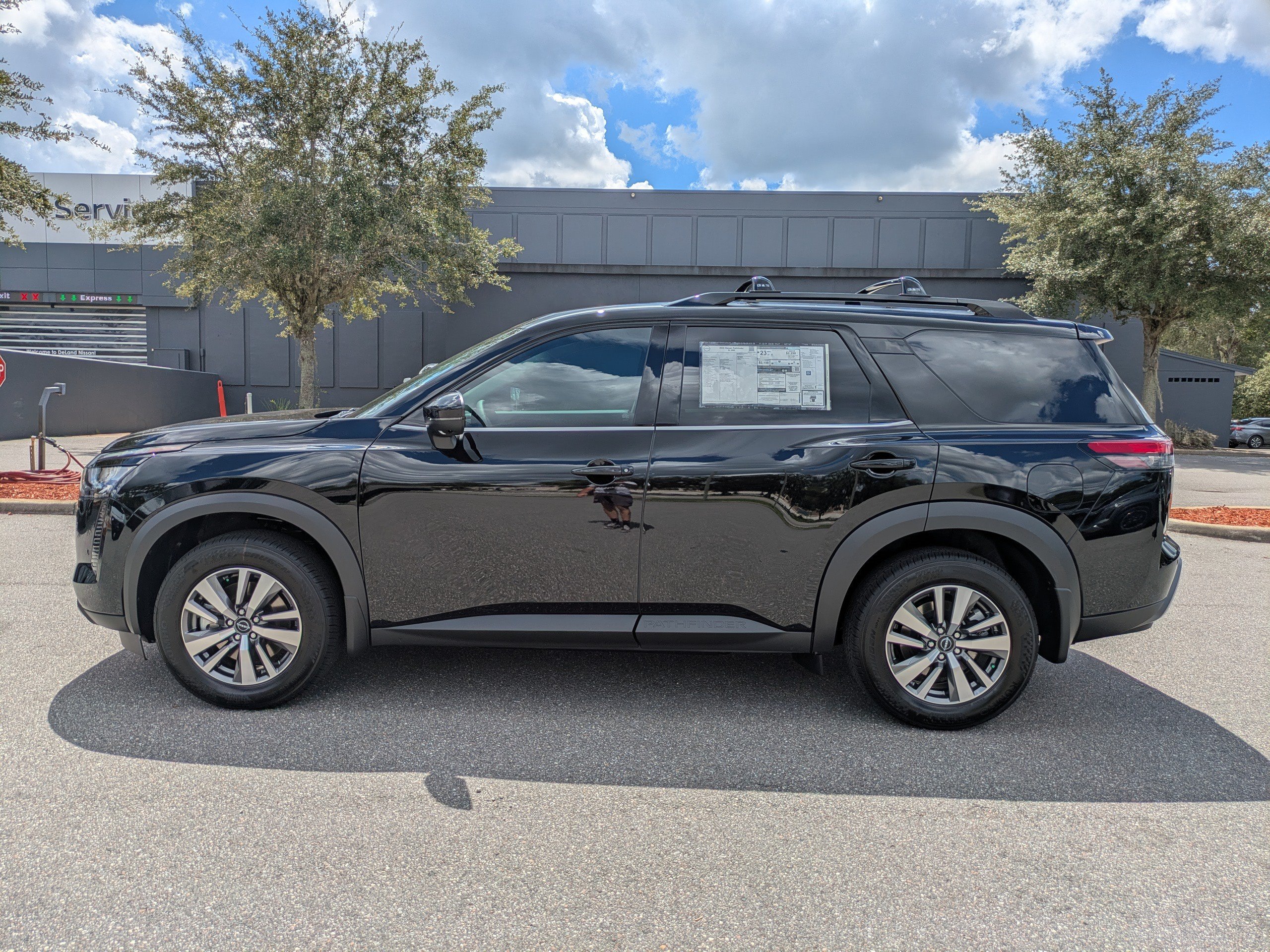 New 2026 Nissan Pathfinder SL FWD image 7