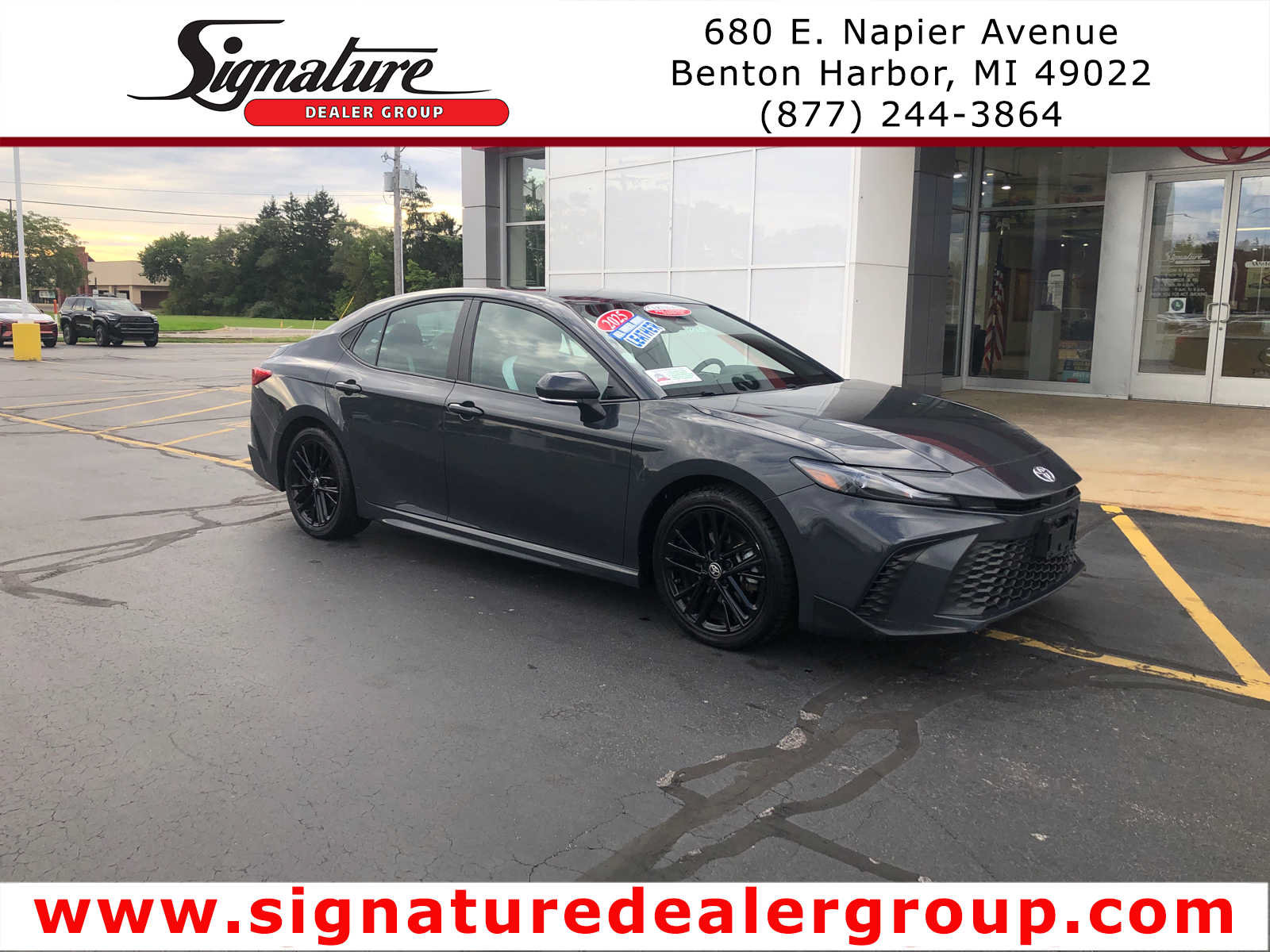 Certified 2025 Toyota Camry SE FWD image 1