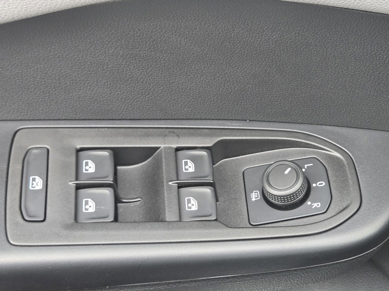 Used 2024 Volkswagen Taos SE image 20