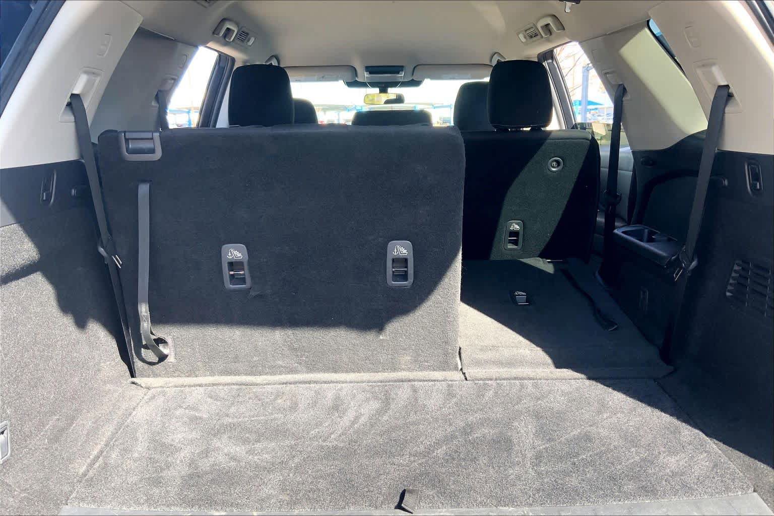 Used 2025 Nissan Pathfinder SV image 36