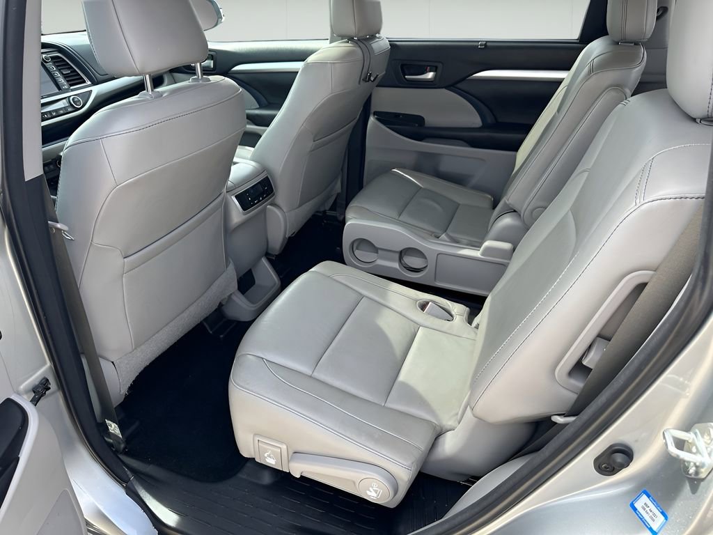 Used 2018 Toyota Highlander XLE image 26