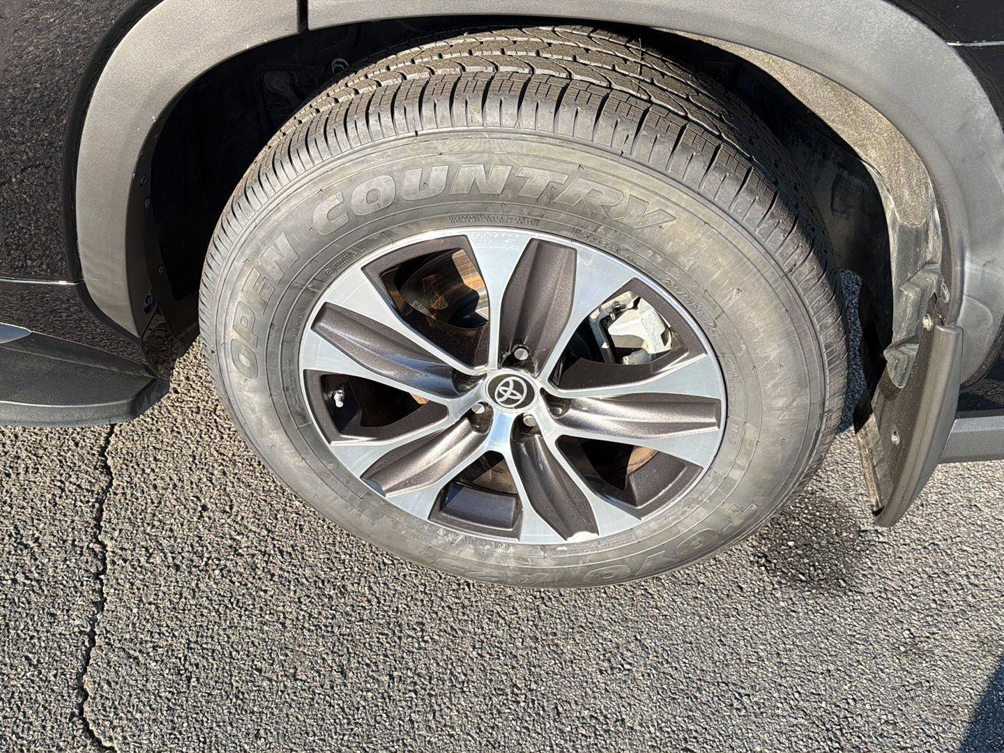 Used 2022 Toyota Highlander XLE FWD image 39