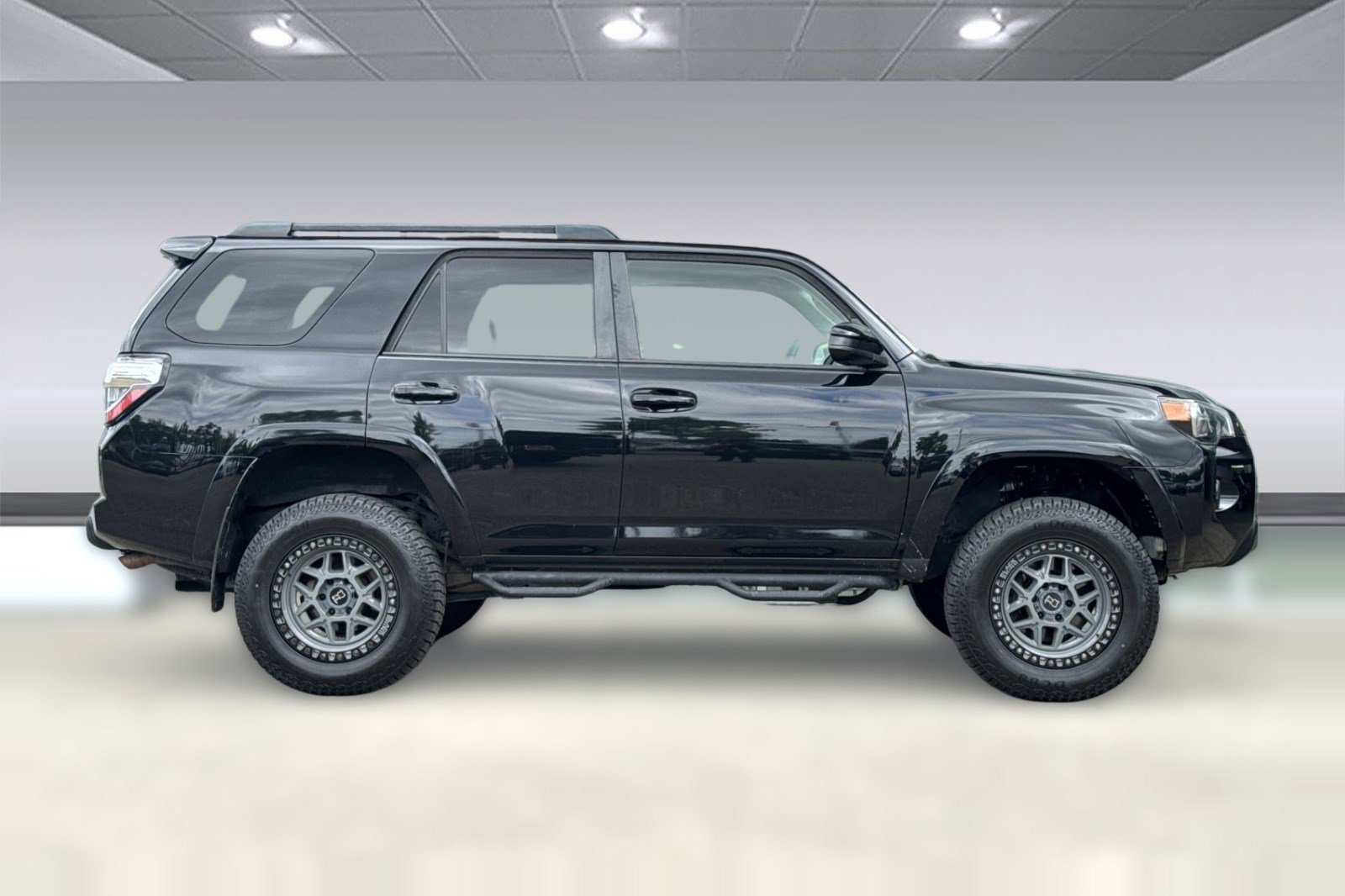 Used 2020 Toyota 4Runner TRD Off-Road AWD/4WD image 2