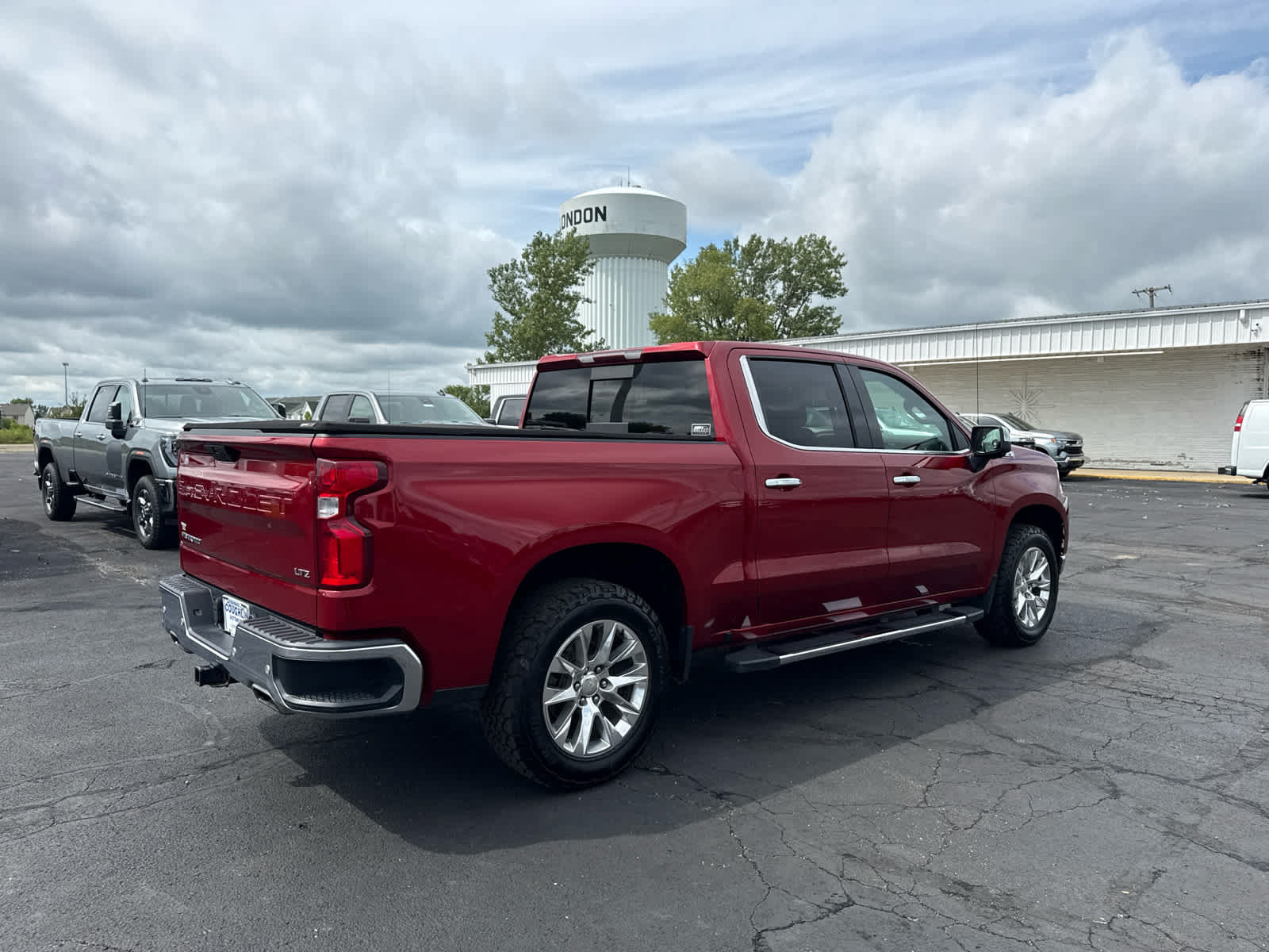 Certified 2021 Chevrolet Silverado 1500 LTZ w/ Z71 Off-Road Package AWD/4WD image 5