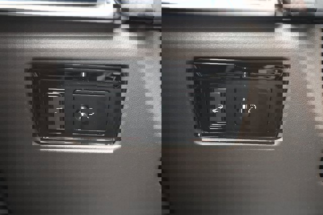 Used 2017 Jaguar F-PACE Prestige image 40