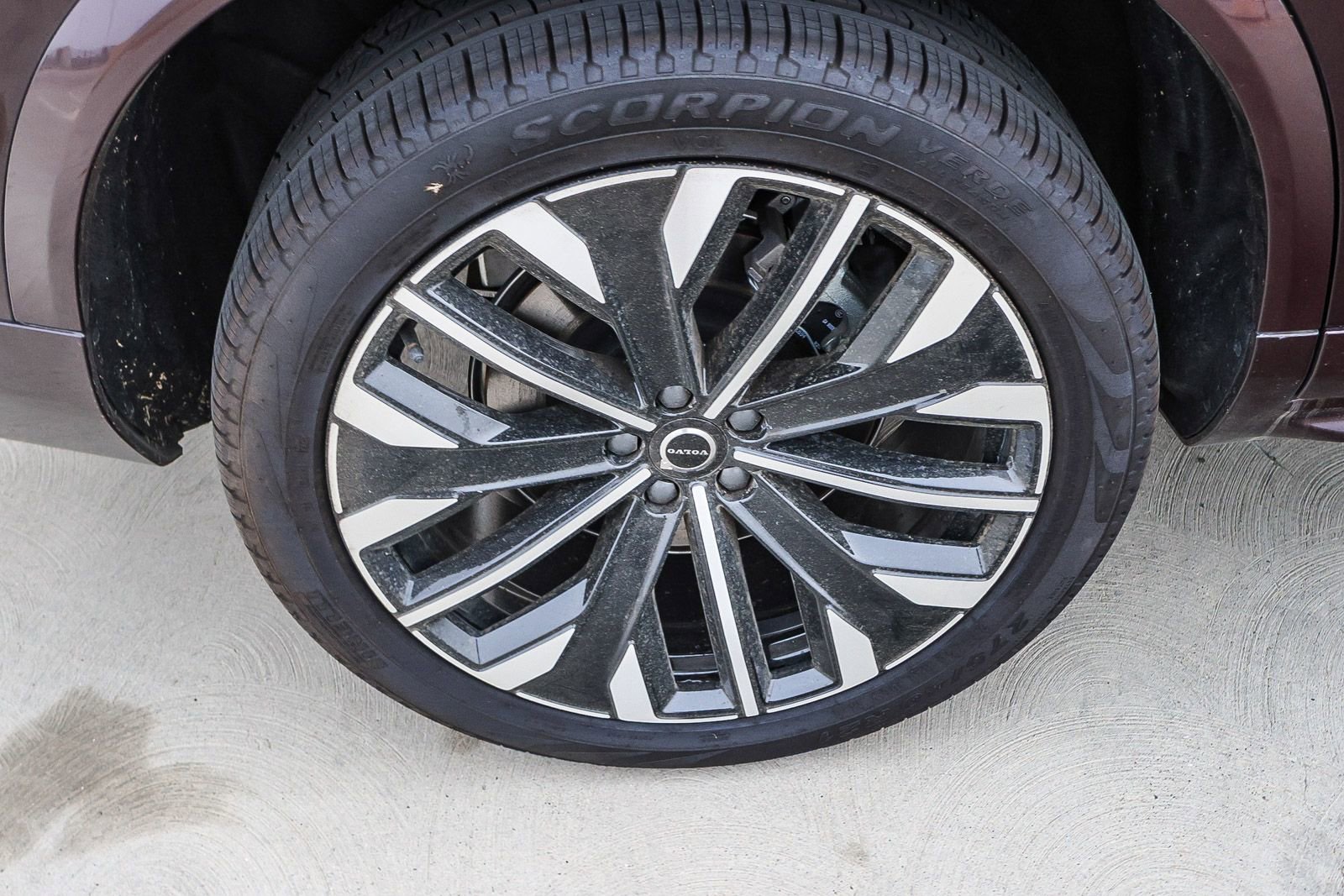 New 2025 Volvo XC90 B6 Core w/ Climate Package image 14