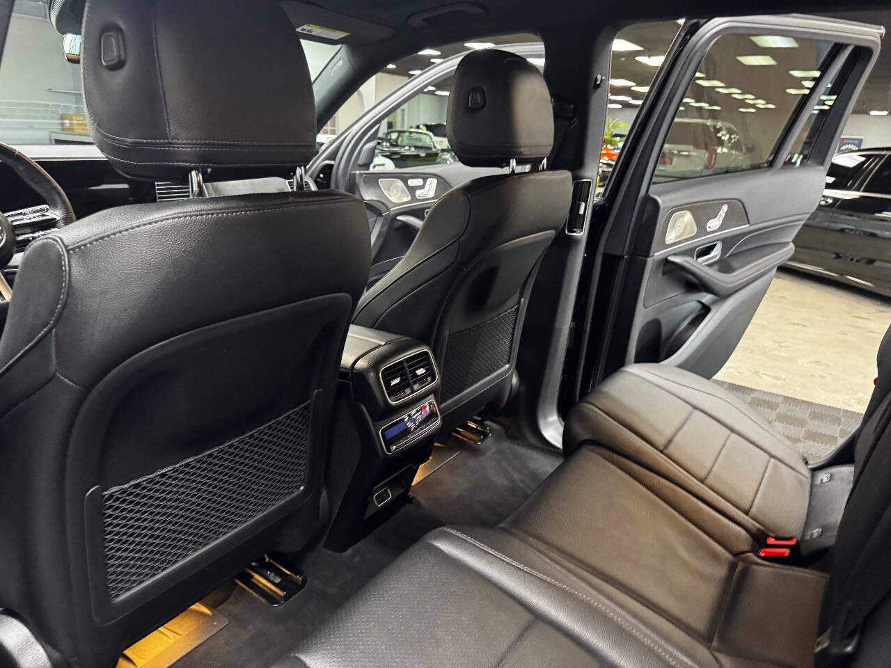 Used 2025 Mercedes-Benz GLS 450 4MATIC image 41