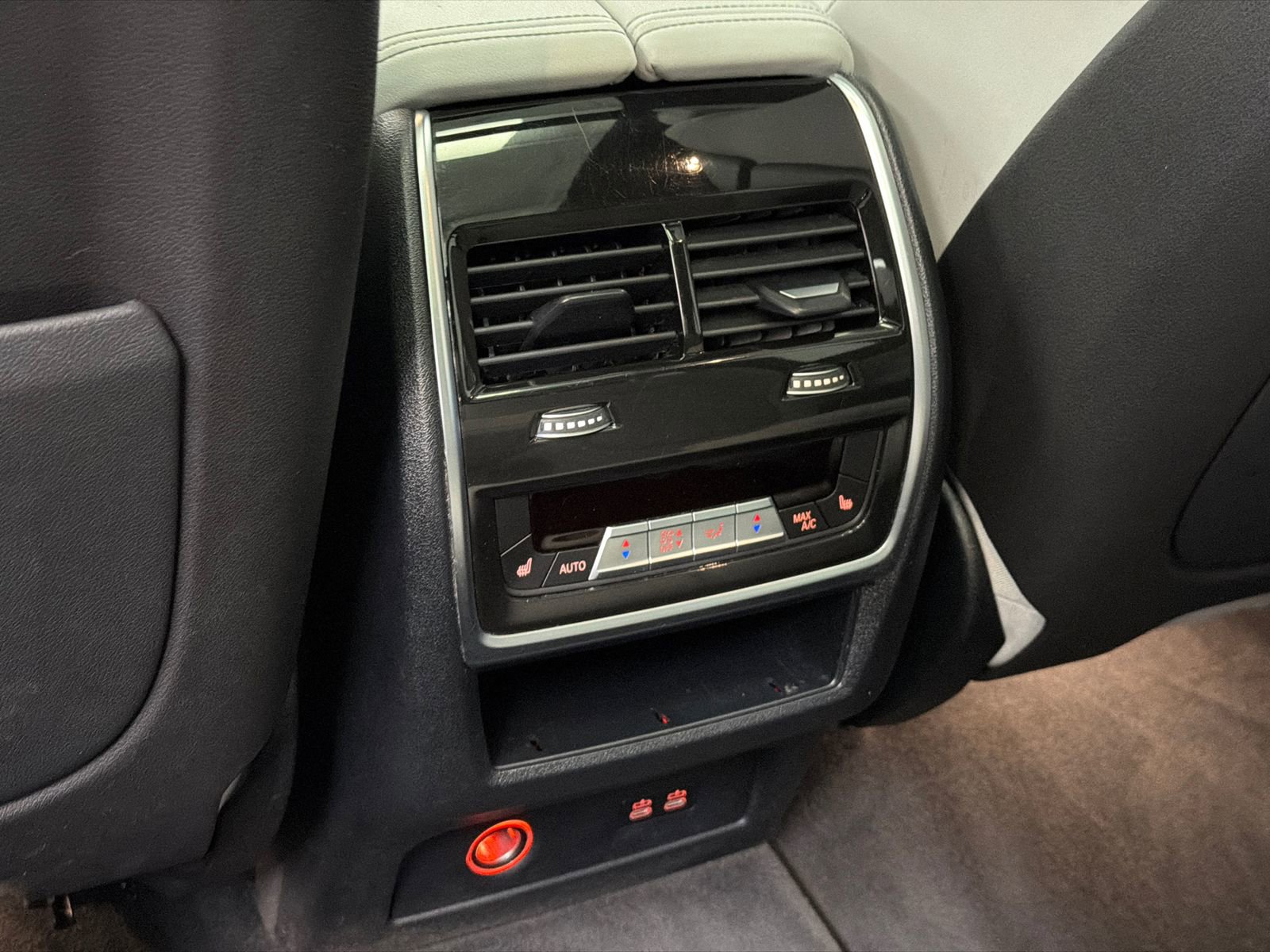 Used 2023 BMW X7 xDrive40i w/ Executive Package image 19