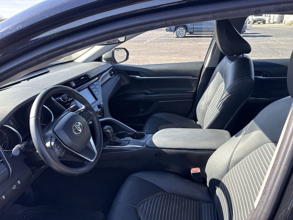 Used 2020 Toyota Camry SE image 11