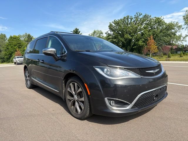 Used 2017 Chrysler Pacifica Limited FWD image 7