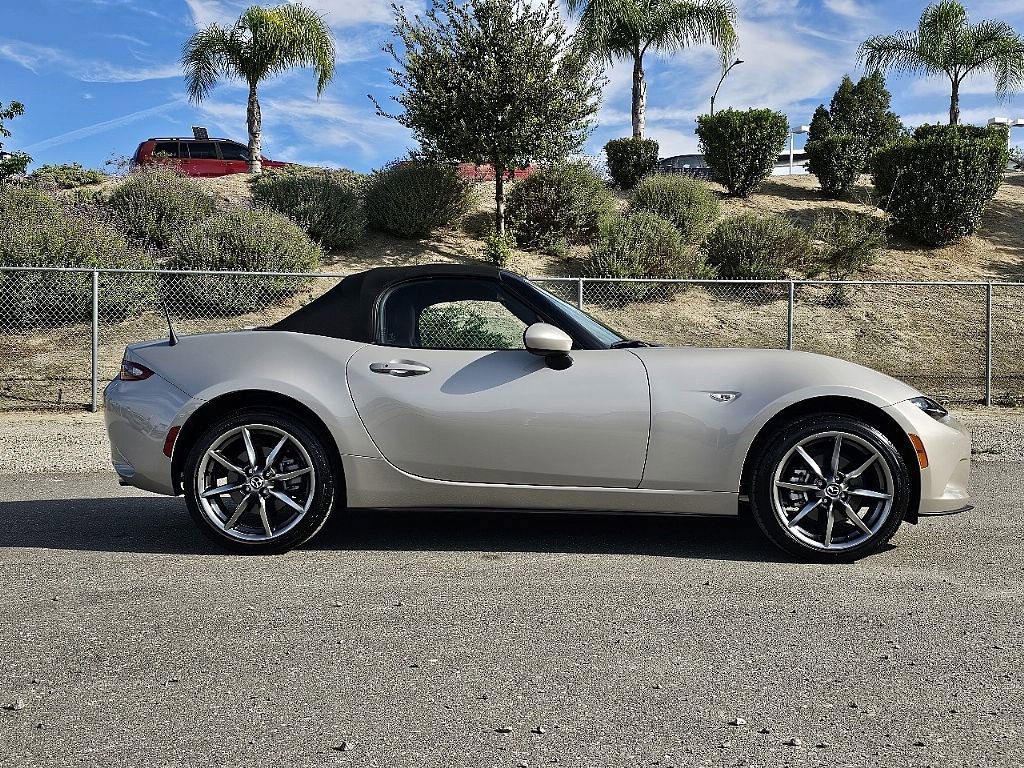 Certified 2022 MAZDA MX-5 Miata Grand Touring w/ Weather Package RWD image 10