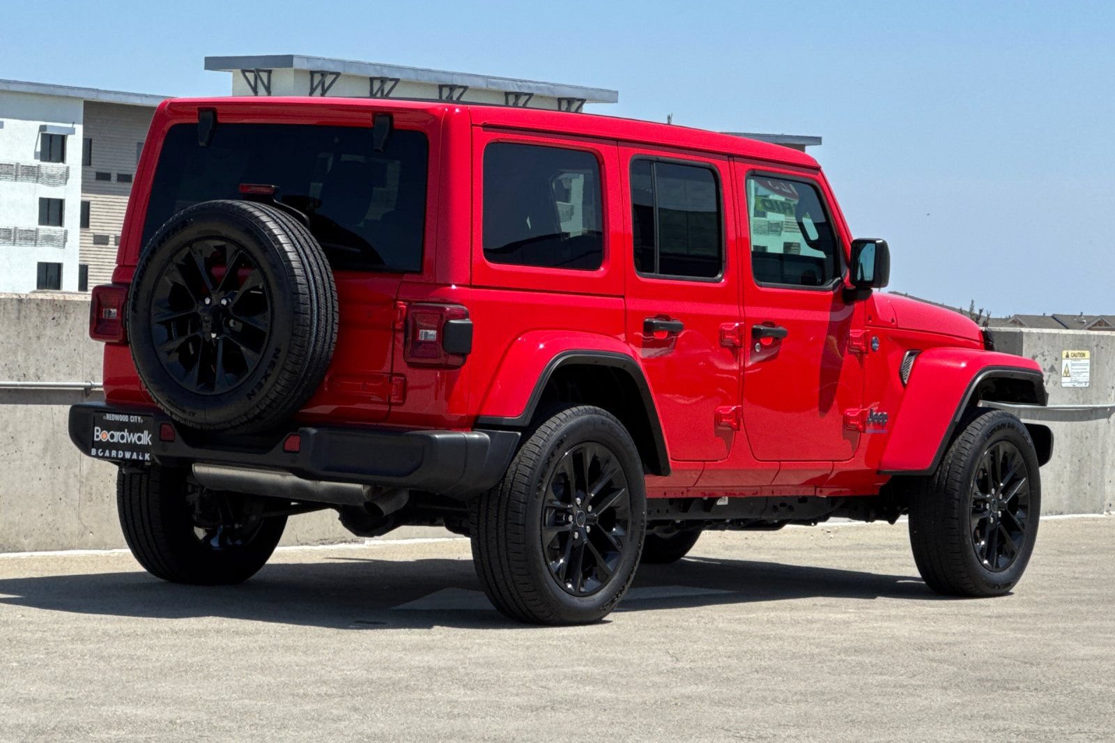 Used 2025 Jeep Wrangler Unlimited Sahara w/ Safety Group AWD/4WD image 4