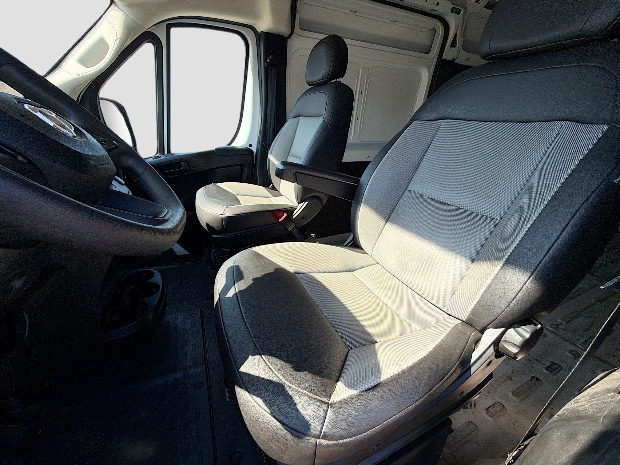 Used 2025 RAM ProMaster 2500 w/ Convenience Group FWD image 10