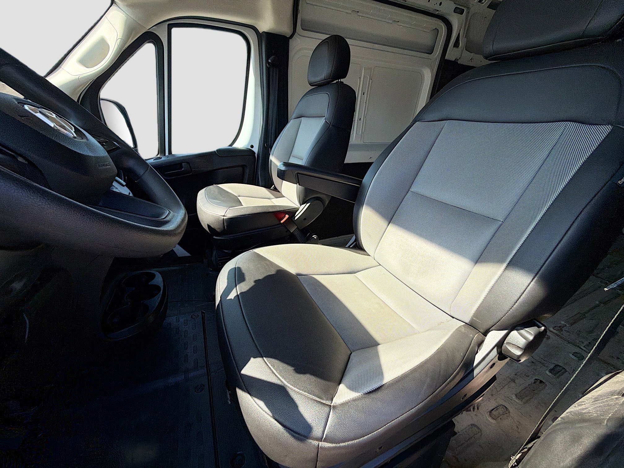 Used 2025 RAM ProMaster 2500 w/ Convenience Group FWD image 10