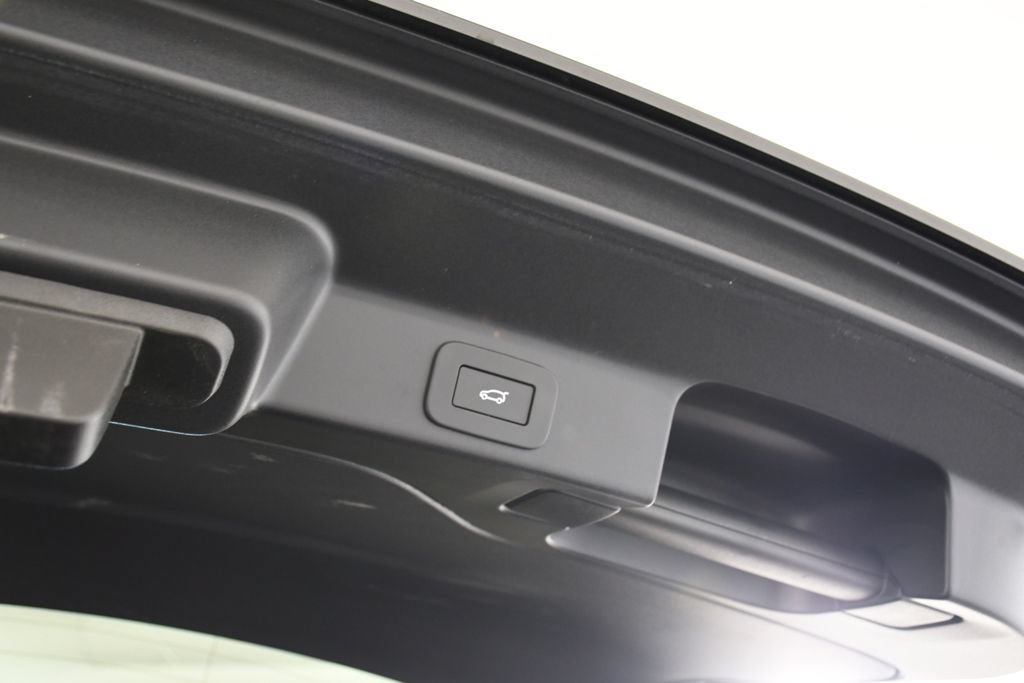 Used 2026 Jaguar F-PACE R-Dynamic S AWD/4WD image 25