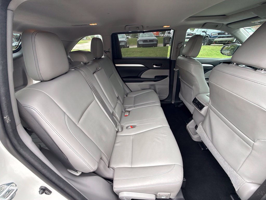 Used 2016 Toyota Highlander XLE AWD/4WD image 37