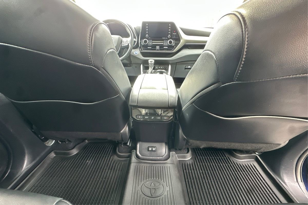 Used 2021 Toyota Highlander XLE image 21