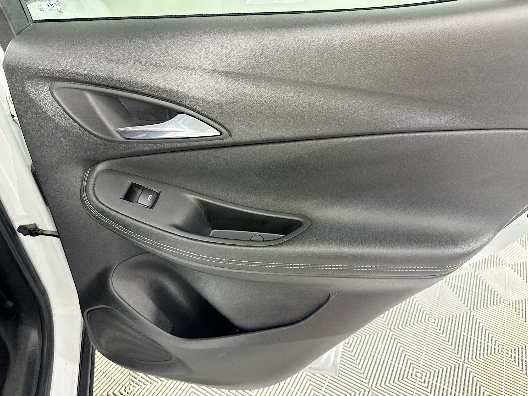 Used 2022 Buick Encore GX Essence FWD image 46