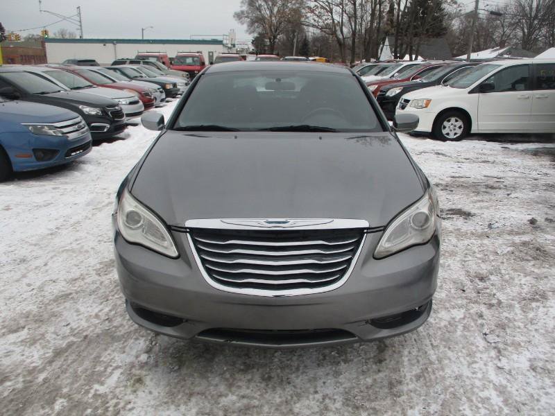 Used 2012 Chrysler 200 Touring FWD image 3