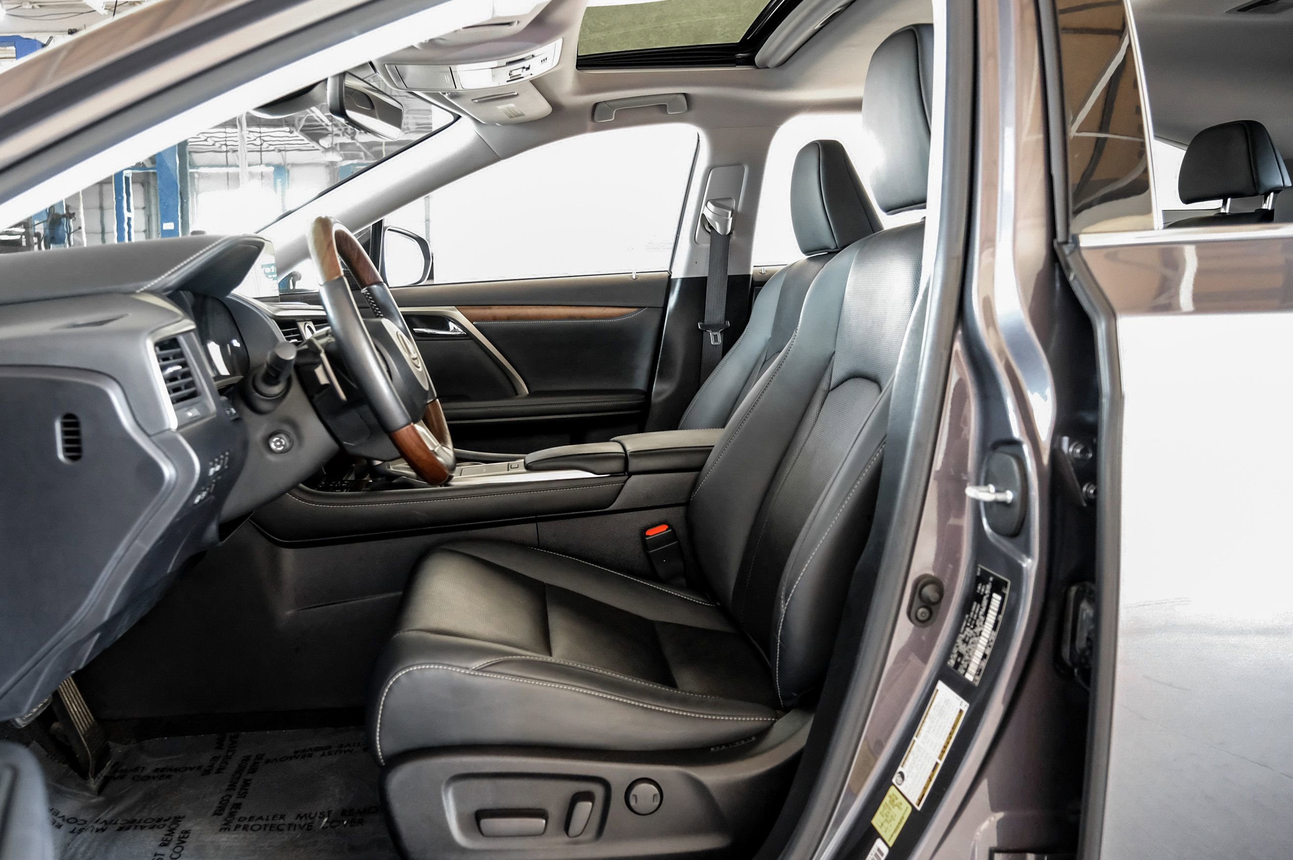 Used 2022 Lexus RX 350L FWD w/ Premium Package image 3