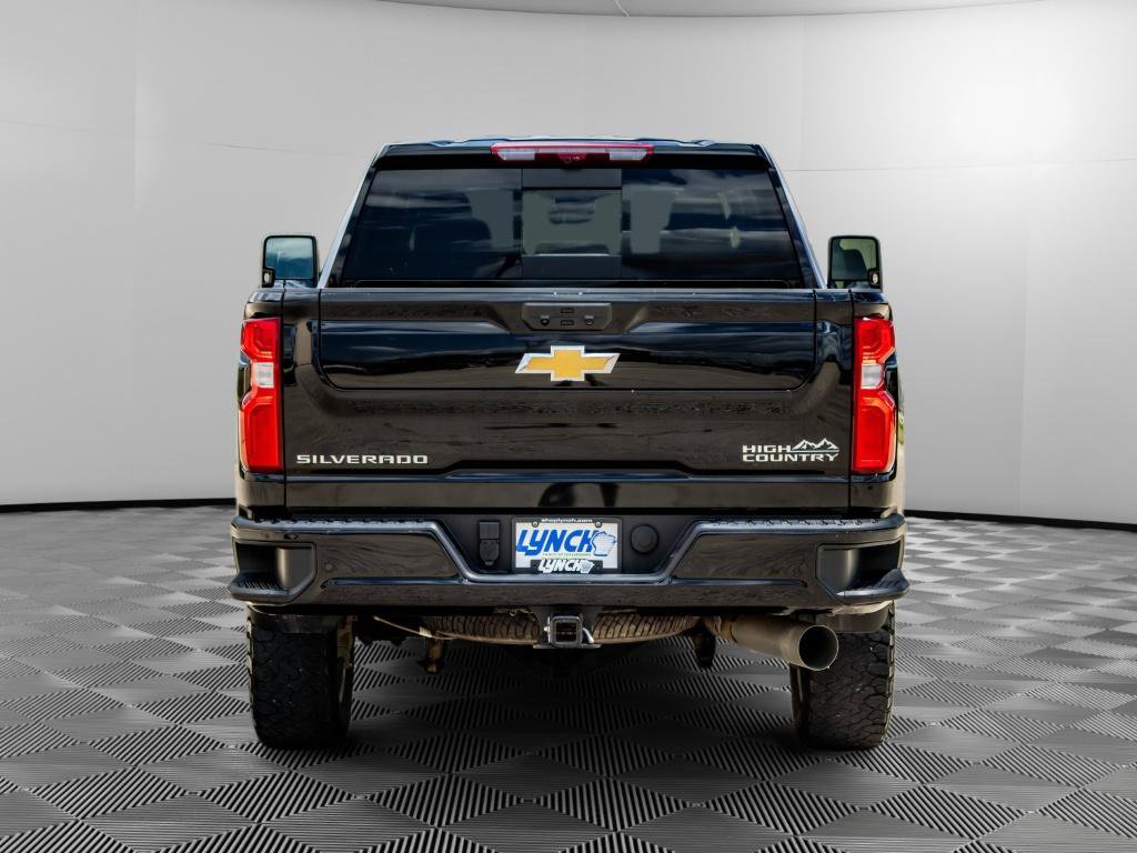 Used 2024 Chevrolet Silverado 2500 High Country w/ High Country Premium Package AWD/4WD image 3
