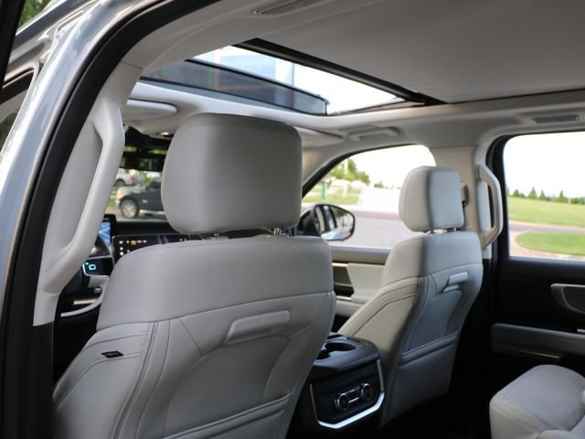 Used 2025 Ford Expedition Max Platinum w/ Driver's Package AWD/4WD image 17