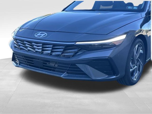 Used 2025 Hyundai Elantra Limited FWD image 9