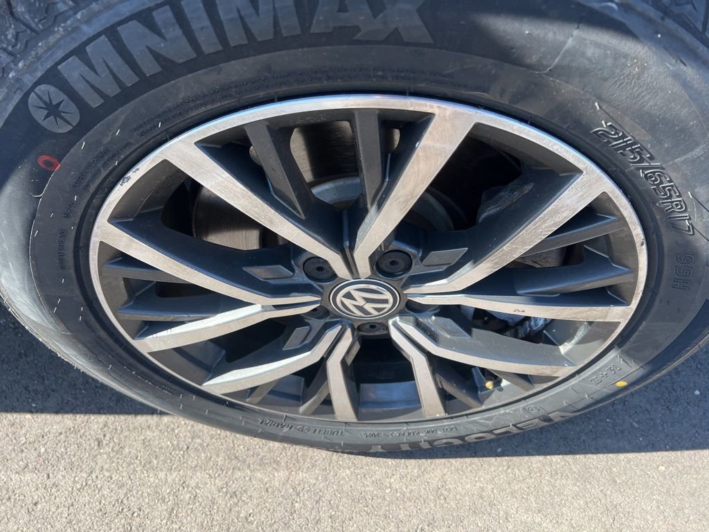 Used 2019 Volkswagen Tiguan SE image 40
