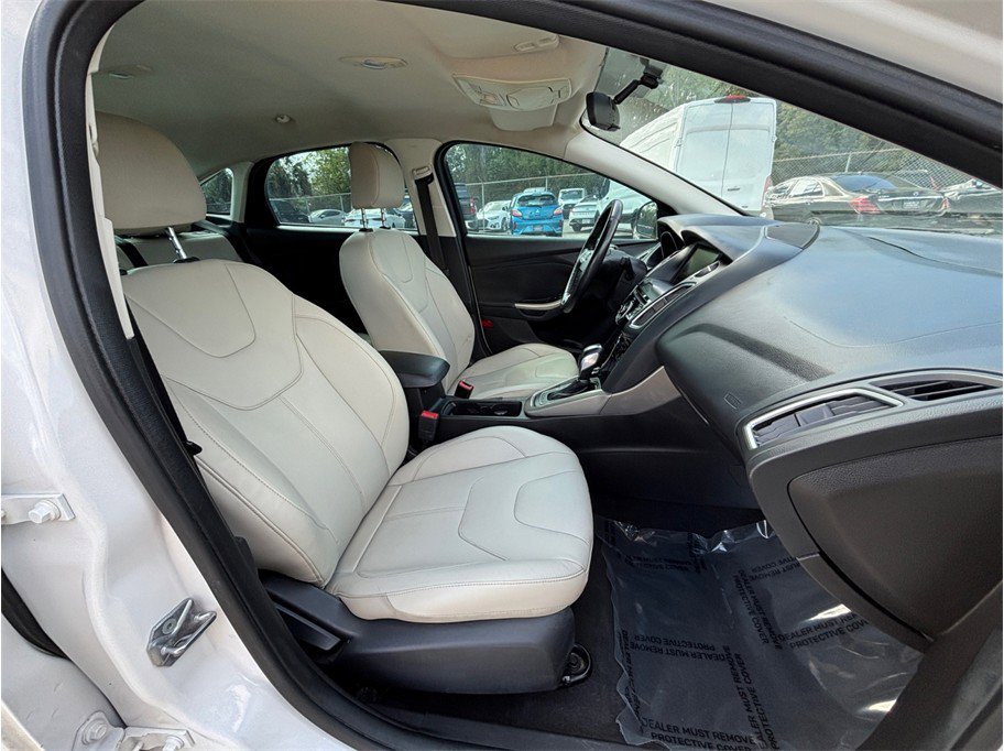 Used 2015 Ford Focus Titanium FWD image 37