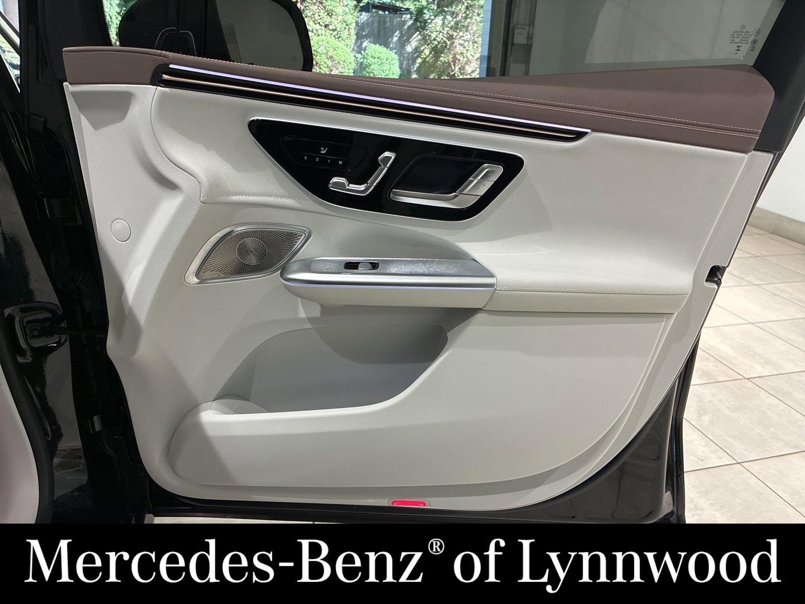 Used 2023 Mercedes-Benz EQE 500 4MATIC SUV image 27