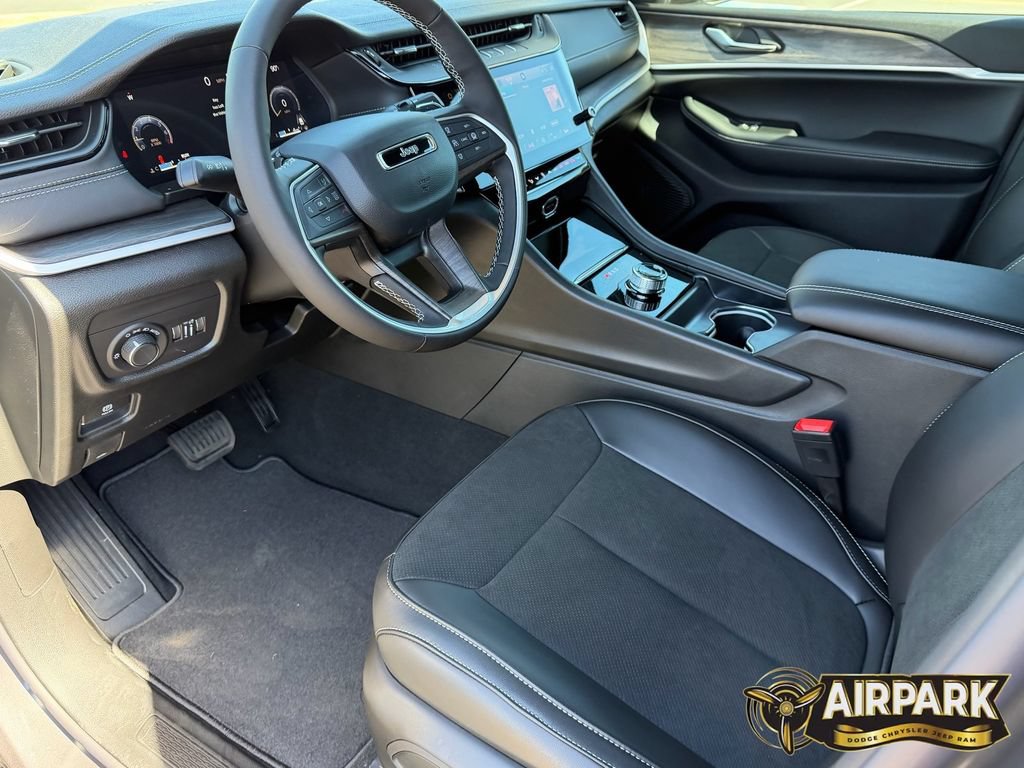 New 2026 Jeep Grand Cherokee Altitude RWD image 16