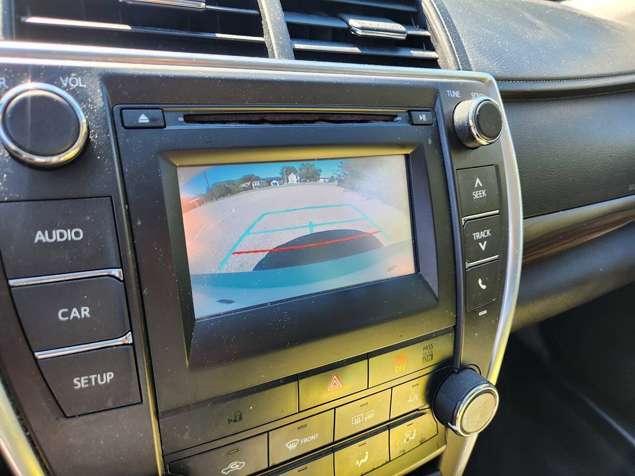 Used 2015 Toyota Camry LE FWD image 11