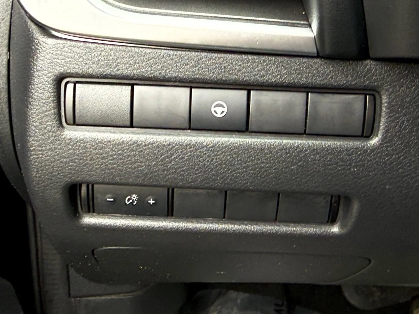 Used 2022 Nissan Rogue SV AWD/4WD image 39