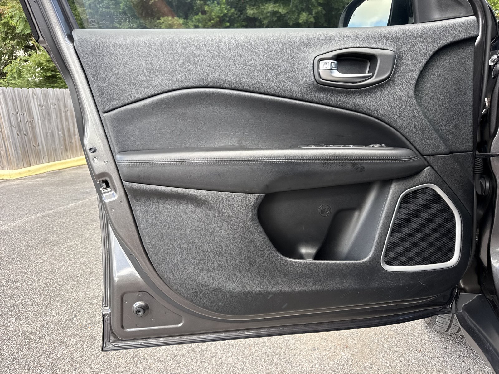 Used 2019 Jeep Compass Latitude FWD image 14