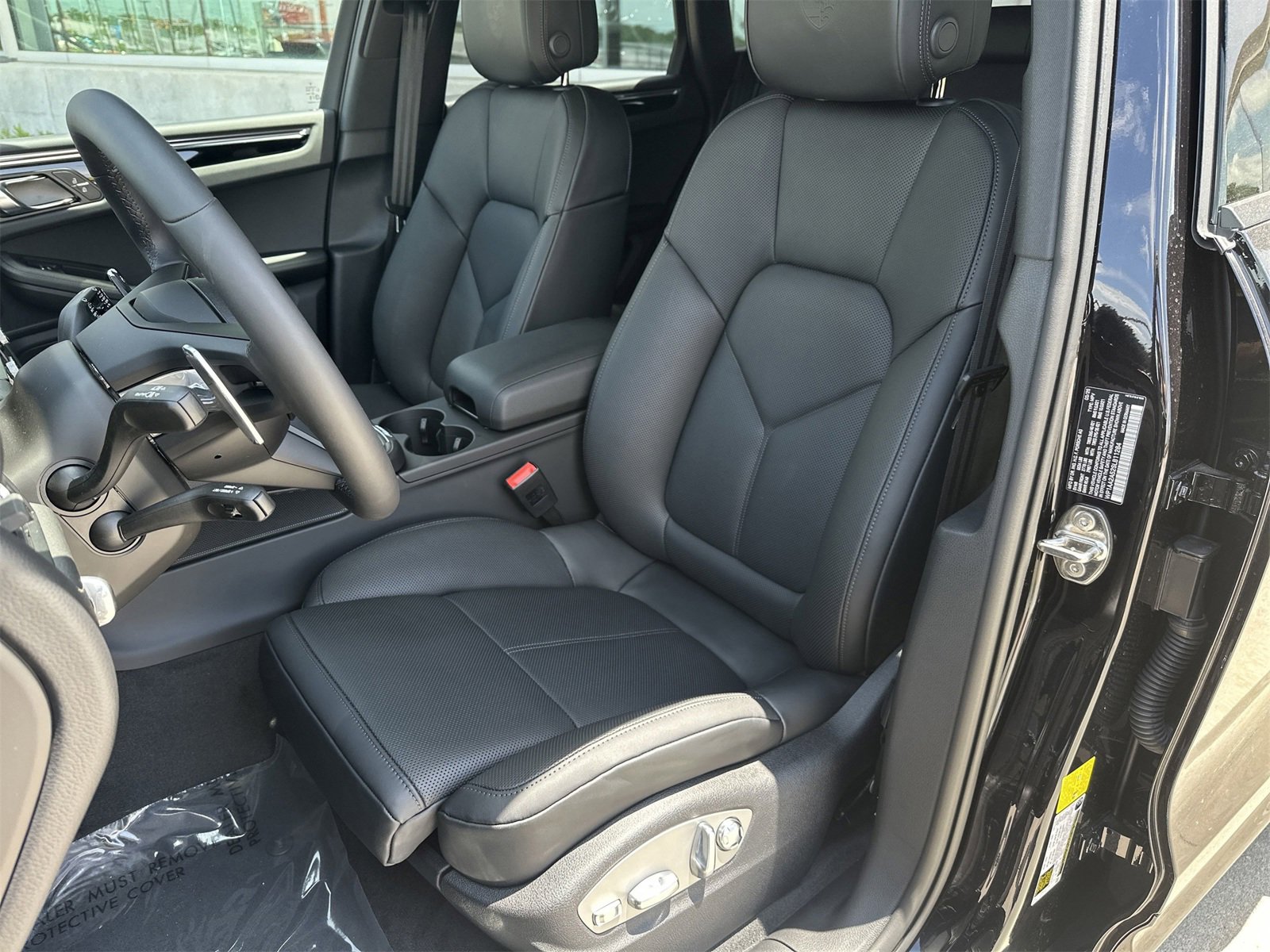 New 2025 Porsche Macan image 5