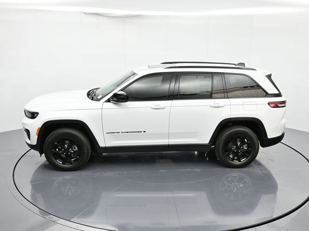 New 2025 Jeep Grand Cherokee Altitude image 35