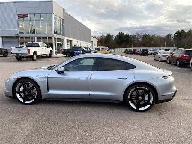 Used 2024 Porsche Taycan image 8
