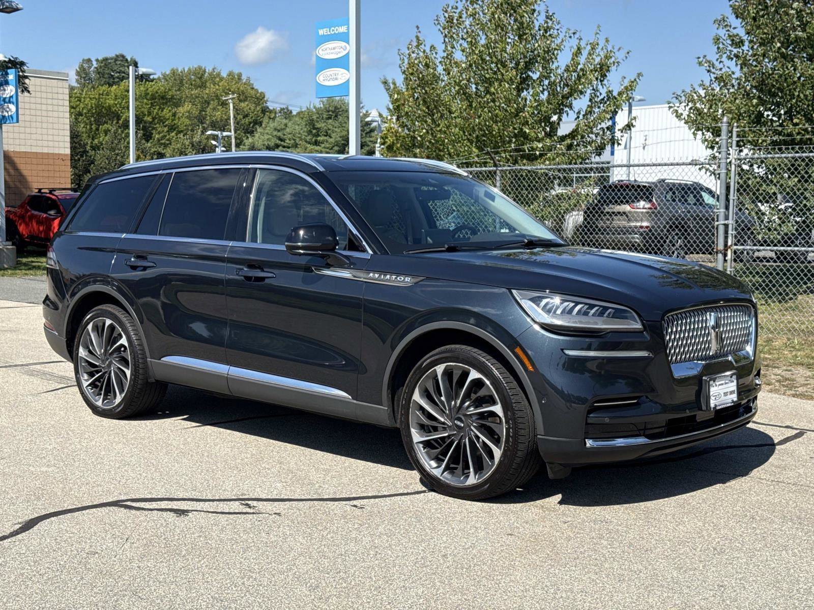 Used 2022 Lincoln Aviator Reserve w/ Equipment Group 201A image 3