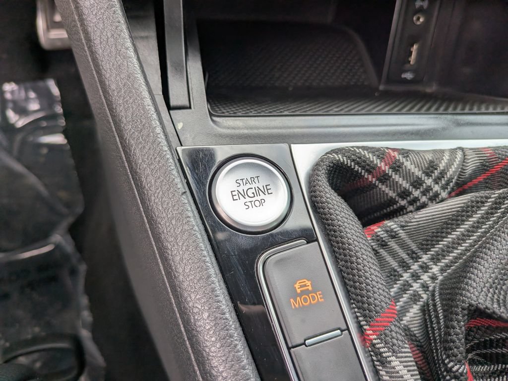 Used 2018 Volkswagen GTI SE w/ SE Leather Package FWD image 24