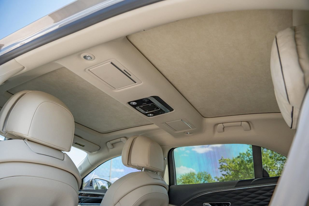 Used 2020 Bentley Flying Spur W12 image 39