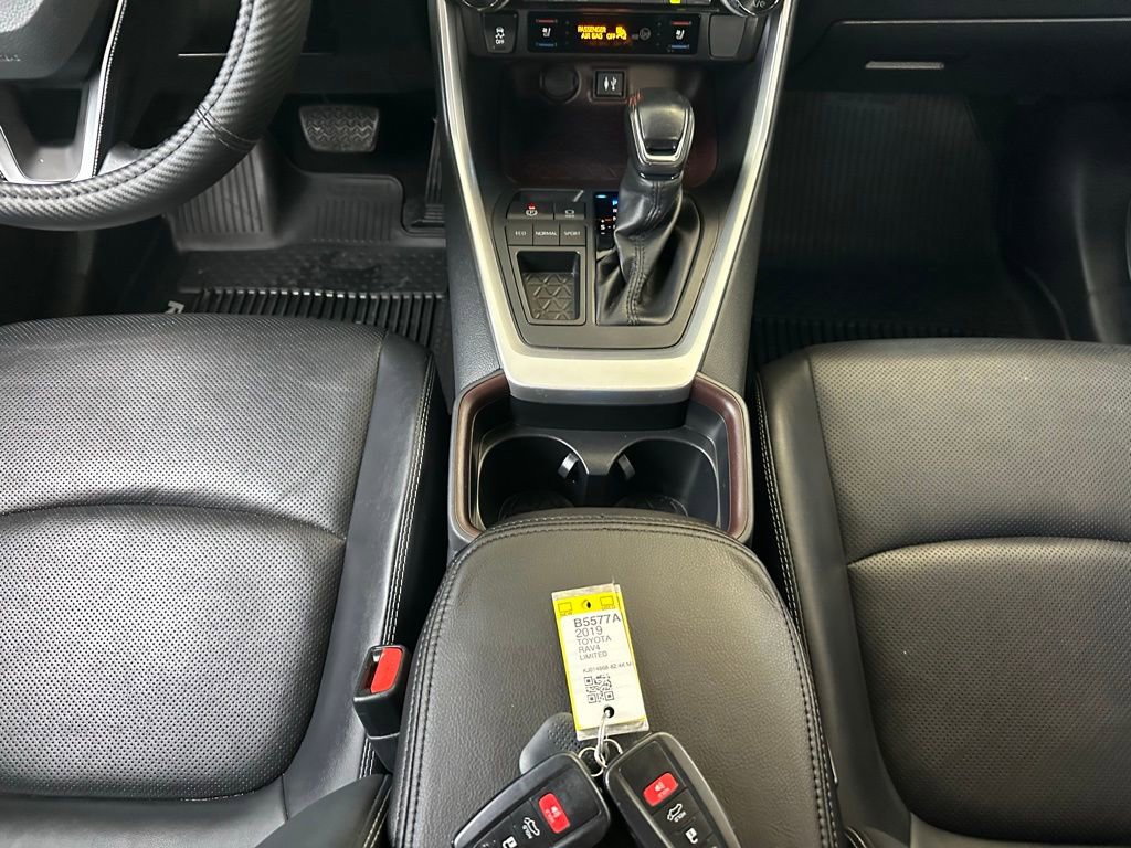 Used 2019 Toyota RAV4 Limited image 22