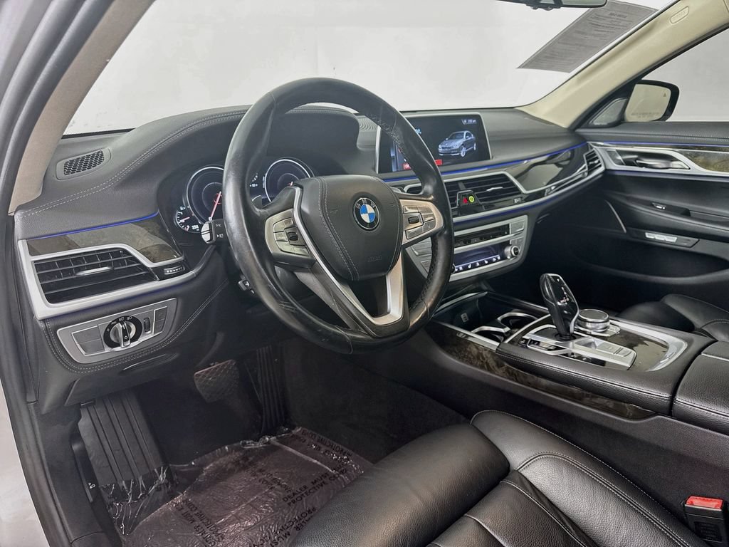 Used 2018 BMW 750i xDrive AWD/4WD image 10