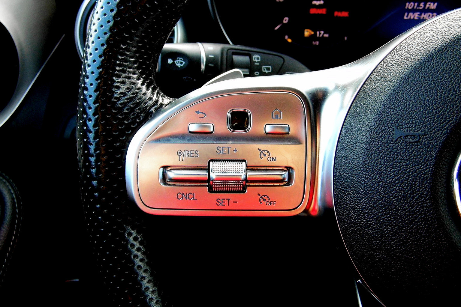 Used 2021 Mercedes-Benz GLC 300 w/ AMG Line image 12