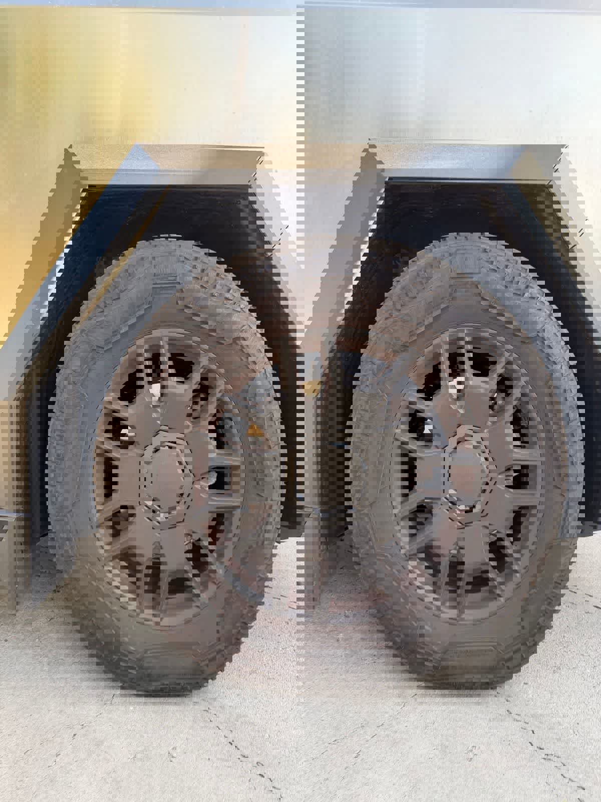 Used 2024 Tesla Cybertruck AWD Crew Cab image 18