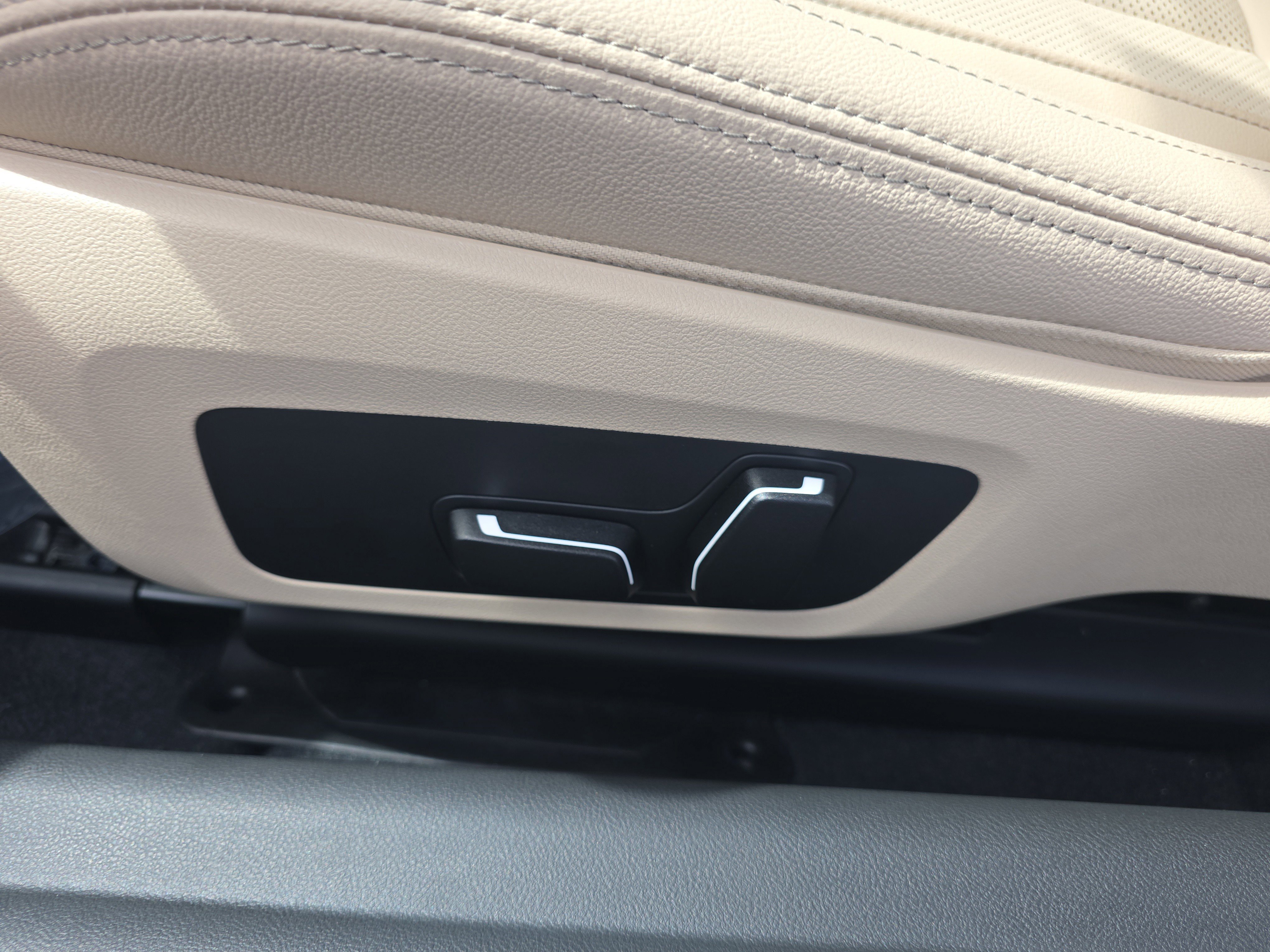 New 2025 BMW 230i Coupe w/ Premium Package image 11