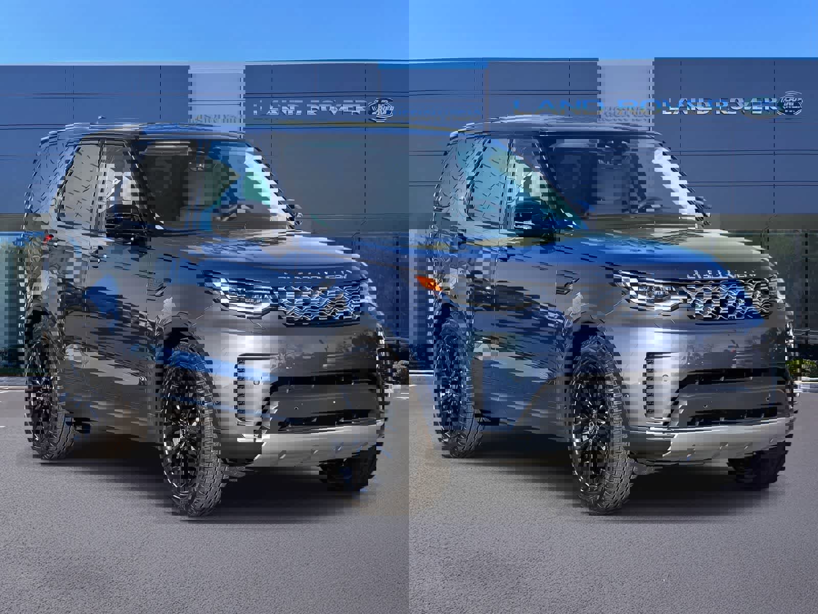 New 2026 Land Rover Discovery S image 3