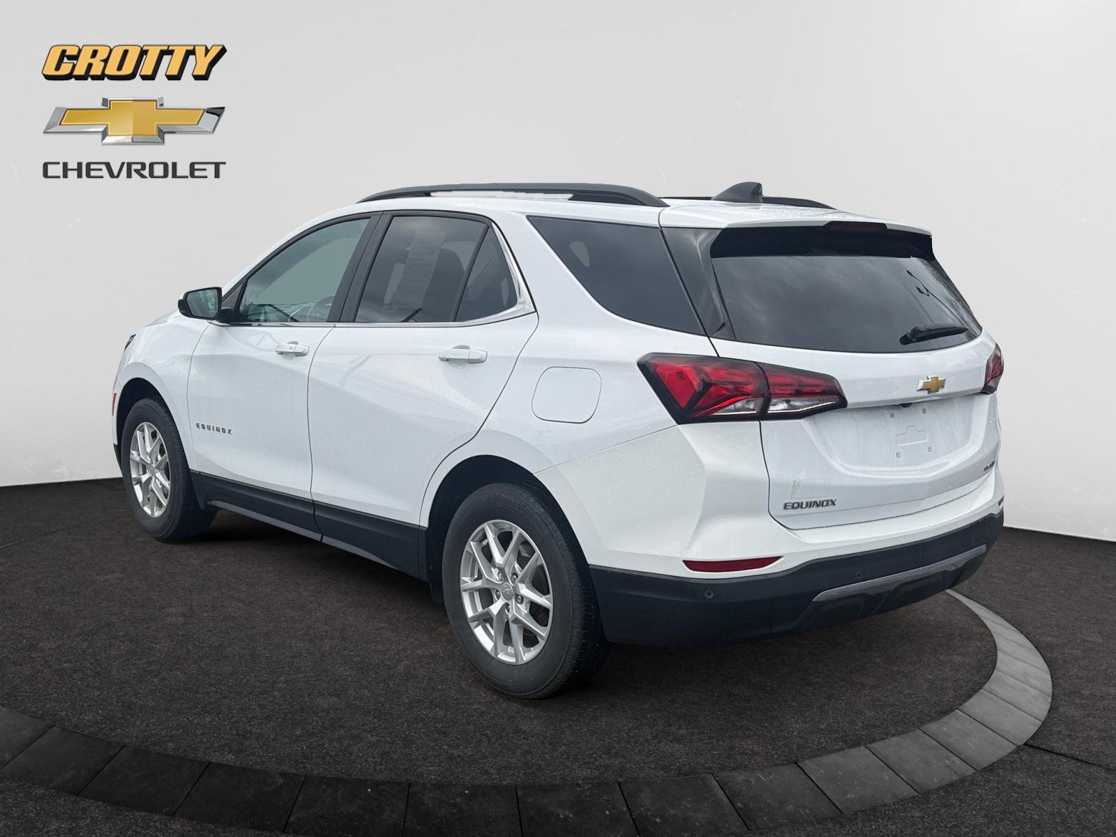 Used 2022 Chevrolet Equinox LT AWD/4WD image 3