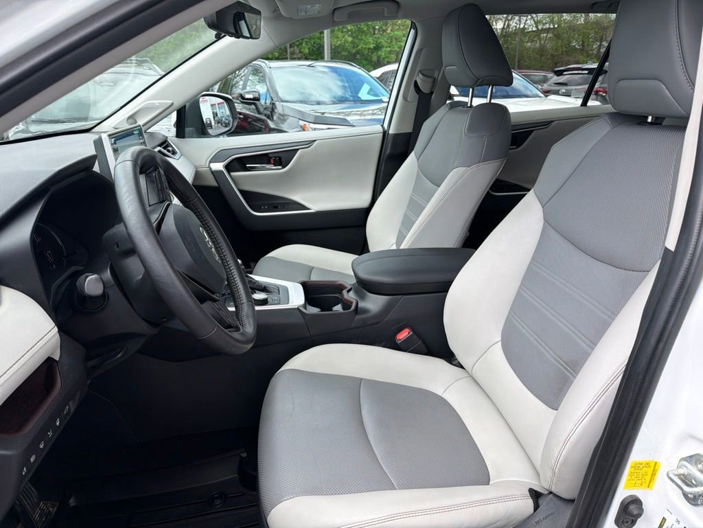 Used 2021 Toyota RAV4 Limited AWD/4WD image 25