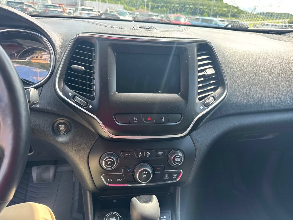 Used 2021 Jeep Cherokee Latitude Plus AWD/4WD image 5